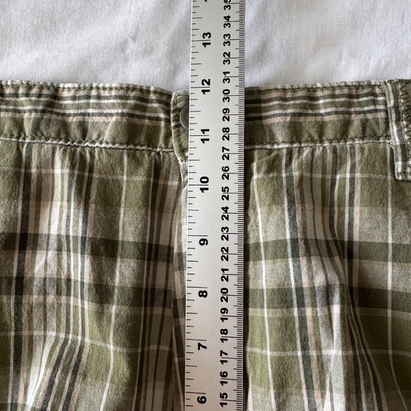 Izod Vintage Y2K Vibe Men's 34 Plaid Golf Cargo Shorts Green Outdoor Cotton - Picture 12 of 16